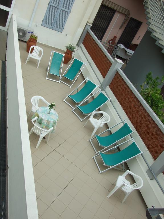 Hotel Midy Viareggio Bagian luar foto