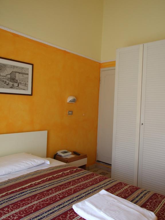 Hotel Midy Viareggio Bagian luar foto
