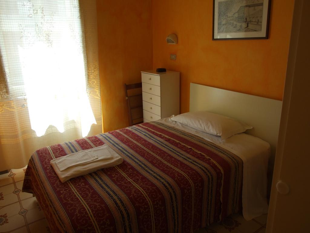 Hotel Midy Viareggio Bagian luar foto
