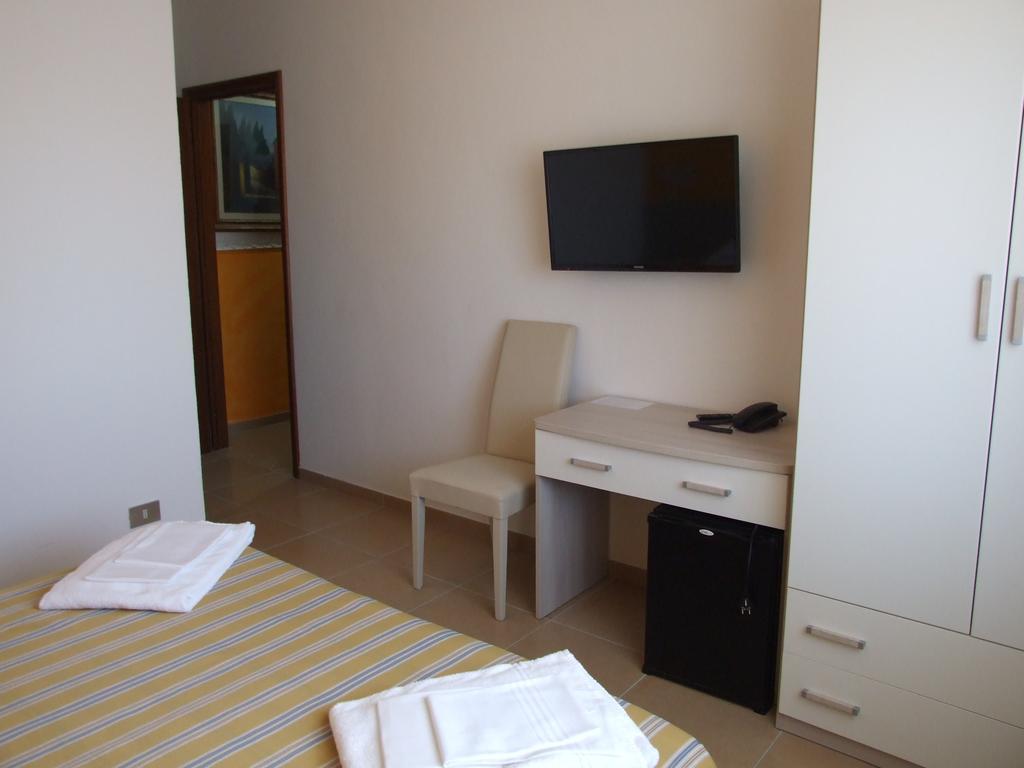 Hotel Midy Viareggio Bagian luar foto