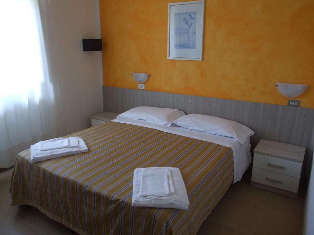 Hotel Midy Viareggio Bagian luar foto