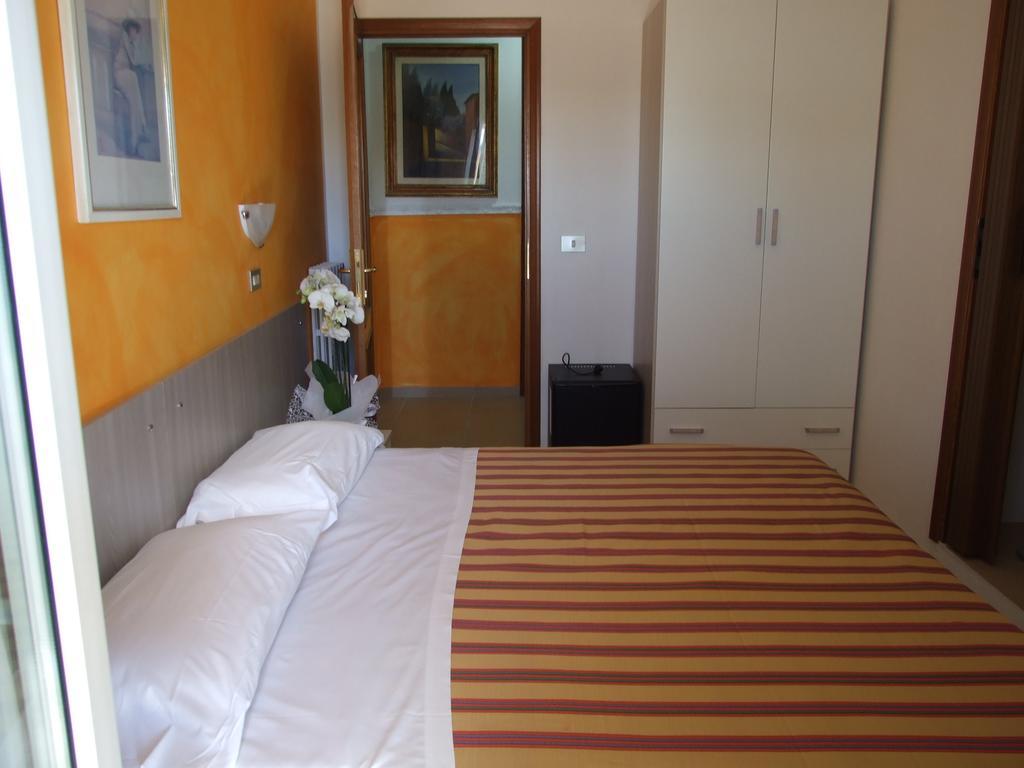 Hotel Midy Viareggio Bagian luar foto