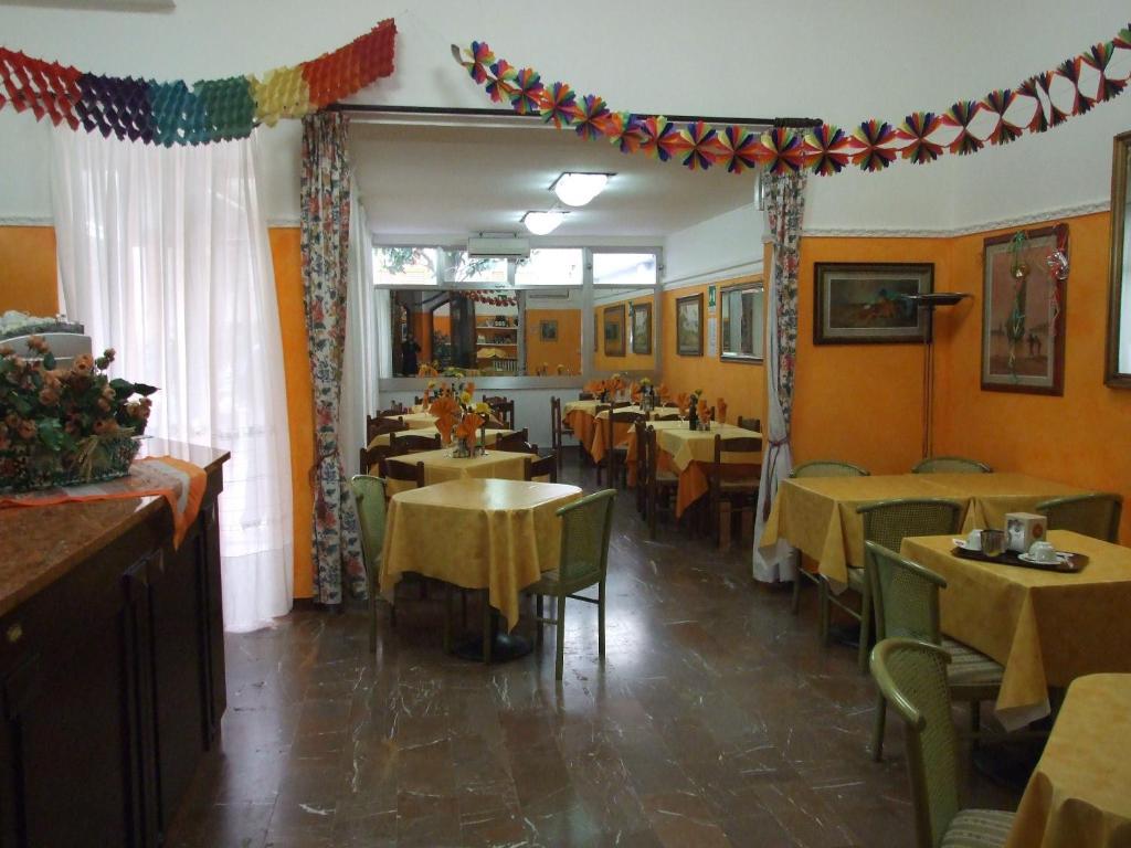 Hotel Midy Viareggio Bagian luar foto